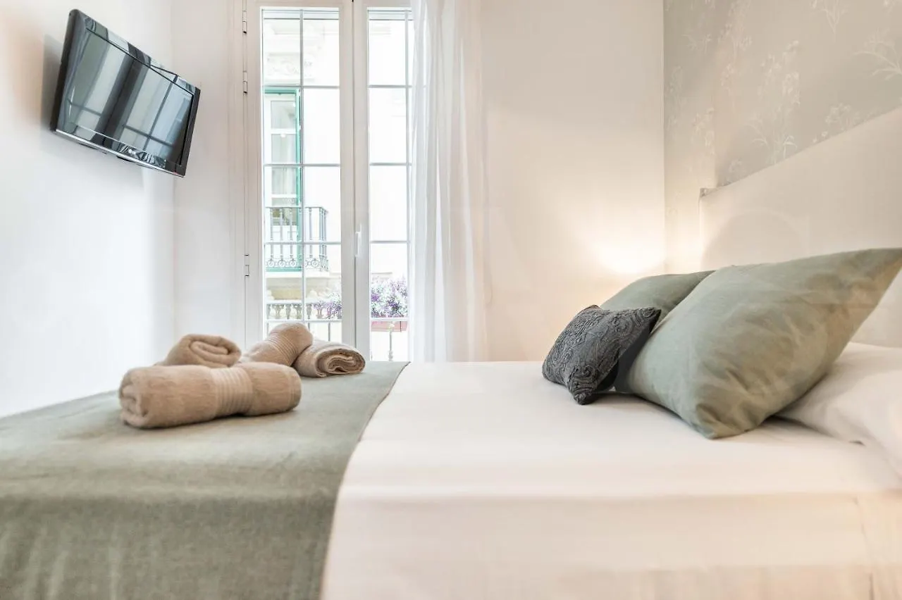 Comfortable Apartment With Balcony - Center Malaga