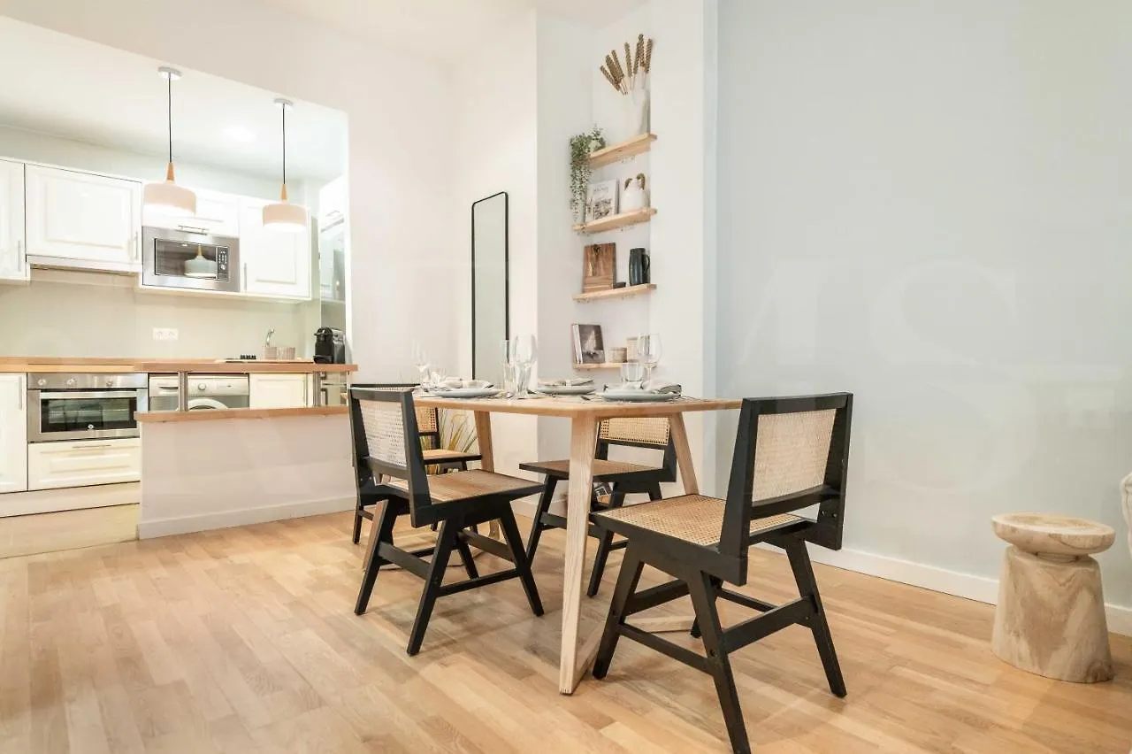 Comfortable Apartment With Balcony - Center Malaga